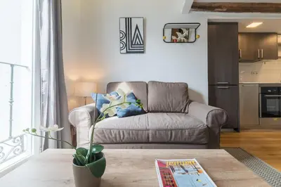 Una cocina o zona de cocina en Apartamento Chueca Duplex II en Madrid