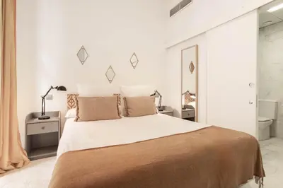 Cama o camas de una habitación en Echegaray en Madrid