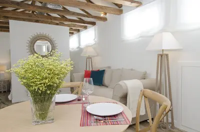 Zona de estar de NoMad Rastro en Madrid