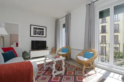 Una televisión o centro de entretenimiento en NoMad Rastro en Madrid