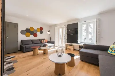 Zona de estar de Apartamento Tirso en Madrid