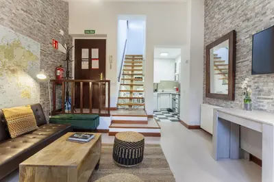 Una televisión o centro de entretenimiento en Apartamento Tribeca Duplex en Madrid