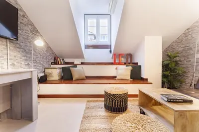 Una televisión o centro de entretenimiento en Apartamento Tribeca Duplex en Madrid