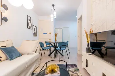 Zona de estar de Atocha VI - Elegancia Urbana en una Ubicación Privilegiada