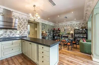 Una cocina o zona de cocina en Waou Palacio Real - Alquiler Corta Duración