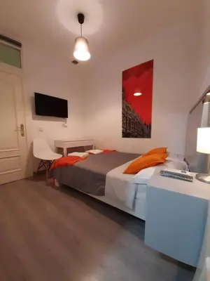Una televisión o centro de entretenimiento en CH Lumiere