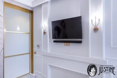 Una televisión o centro de entretenimiento en Apartamento Kintsugi by Justine Apartments Apartamento turístico en Madrid Río