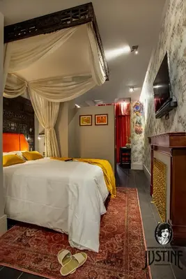 Cama o camas de una habitación en Apartamento Opium Den by Justine Apartments Apartamento turístico en Madrid Río