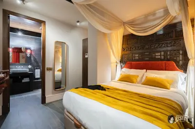 Cama o camas de una habitación en Apartamento Opium Den by Justine Apartments Apartamento turístico en Madrid Río