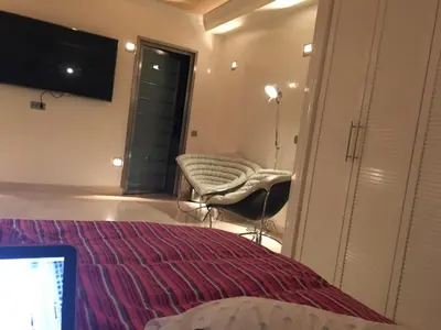 Una televisión o centro de entretenimiento en Barrio de Salamanca Milla de Oro