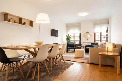 Una televisión o centro de entretenimiento en Apartamento Retiro II en Madrid Capital