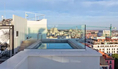 Piscina en o cerca de Pestana CR7 Gran Vía Madrid