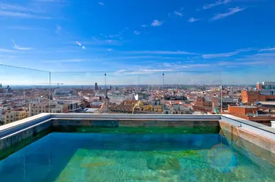 Piscina en o cerca de Pestana CR7 Gran Vía Madrid