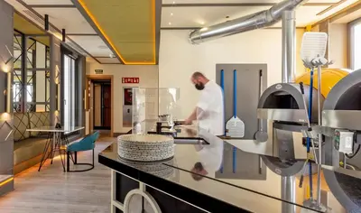 Una cocina o zona de cocina en Pestana CR7 Gran Vía Madrid