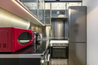 Una cocina o zona de cocina en HOMEABOUT DIEGO DE LEÓN Apartment I