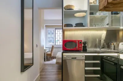 Una cocina o zona de cocina en HOMEABOUT DIEGO DE LEÓN Apartment I