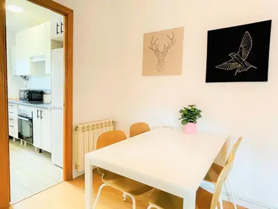 Una cocina o zona de cocina en GRAN VÍA CHUECA Apartamentos Noxi 6 personas