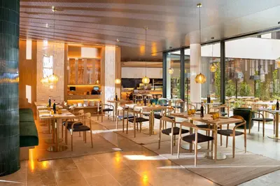 Un restaurante o sitio para comer en Ocean Drive Madrid
