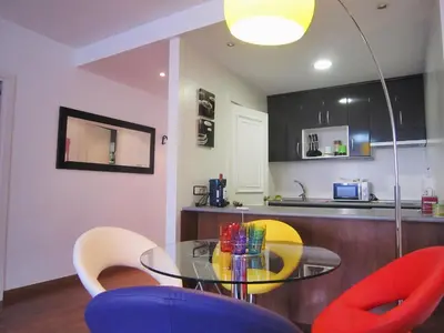 Una cocina o zona de cocina en Apartamento GP JUNTO AL PARQUE DEL RETIRO