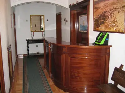 Una televisión o centro de entretenimiento en Hostal Los Andes
