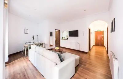 Una televisión o centro de entretenimiento en Luminosos apartamentos con ascensor en el Centro, SOL