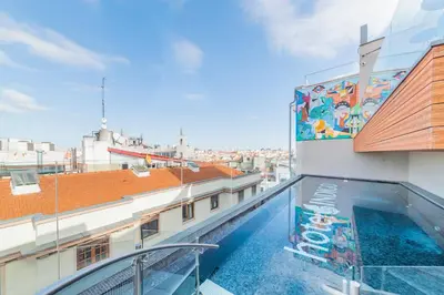 Piscina en o cerca de Hotel Indigo Madrid - Gran Vía by IHG