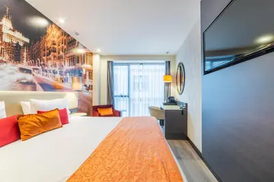 Cama o camas de una habitación en Hotel Indigo Madrid - Gran Vía by IHG