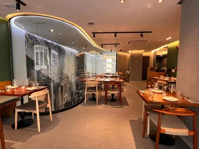 Un restaurante o sitio para comer en Hotel Indigo Madrid - Gran Vía by IHG