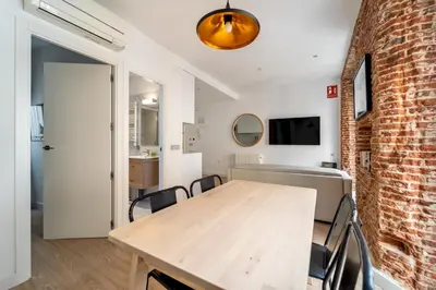 Una televisión o centro de entretenimiento en Bright Modern - 1Bedroom 1Bath - Lavapiés