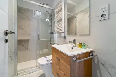 Un baño de Bright Modern - 1Bedroom 1Bath - Lavapiés