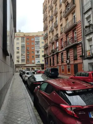 Edificio en el que se encuentra la habitación en casa particular