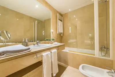 Un baño de For You Rentals FREE WiFi Apartment TEMPORAL Malasaña Madrid Center MMA273