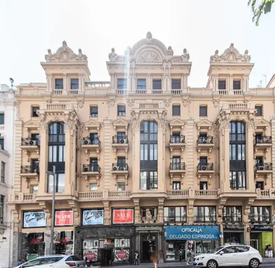 Edificio en el que se encuentra el hostal o pensión