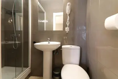 Un baño de SUITES YOU Gran Vía