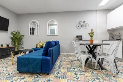 Una televisión o centro de entretenimiento en Cerca Santiago Bernabéu - Apartamento TORRE PICASSO