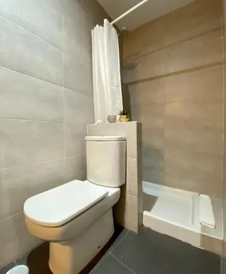 Un baño de Malasaña Center - Apartamento para 4 en el centro, AC