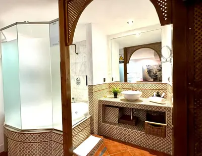 Un baño de Seasonal Living with Jacuzzi