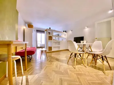 Una cocina o zona de cocina en Cozy Malasaña - Estudio con balcón en el centro, AC