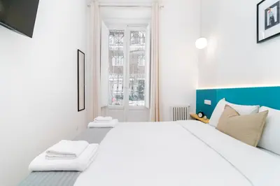 Cama o camas de una habitación en OLBLANC Plaza de España by Batuecas