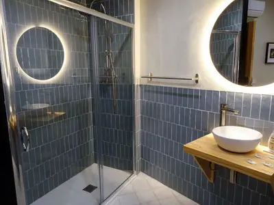 Un baño de OLBLANC Plaza de España by Batuecas