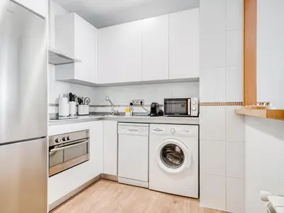 Una cocina o zona de cocina en Limehome Madrid Calle de Don Ramón de la Cruz