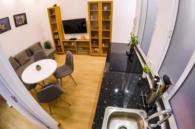 Una televisión o centro de entretenimiento en Piso VIP Anton Martin. Madrid Centro.