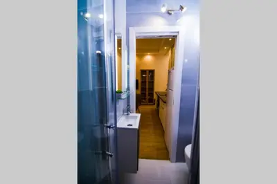 Un baño de Piso VIP Anton Martin. Madrid Centro.