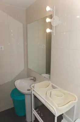 Un baño de Estudio en Plaza Vara del Rey