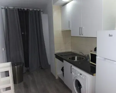Una cocina o zona de cocina en Estudio en Plaza Vara del Rey