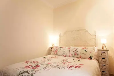 Cama o camas de una habitación en Dos dormitorios al lado del metro centrico moderno