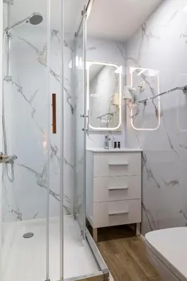 Un baño de H-A San Mateo Suites