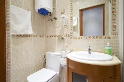 Un baño de Apartamentos Madrid Atocha