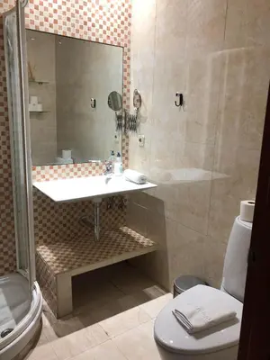 Un baño de Las Letras D
