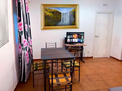 Una televisión o centro de entretenimiento en Don Quijote APARTAMENTS TPH Madrid